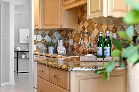 $575,000 | 5950 Pelican Bay Plaza South, Unit 2E, Gulfport, FL 33707