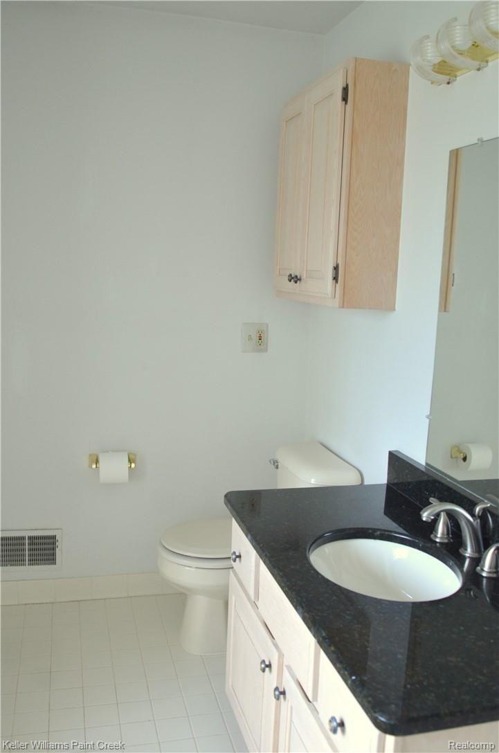 31214 Country Ridge Circle Farmington, MI 48331 - Photo 19 of 35 29masterbath.JPG