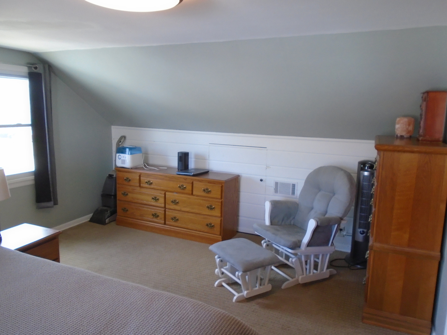 1221 7th Avenue Rochelle, IL 61068 - Photo 20 of 20 a room with a chair and gym equipment