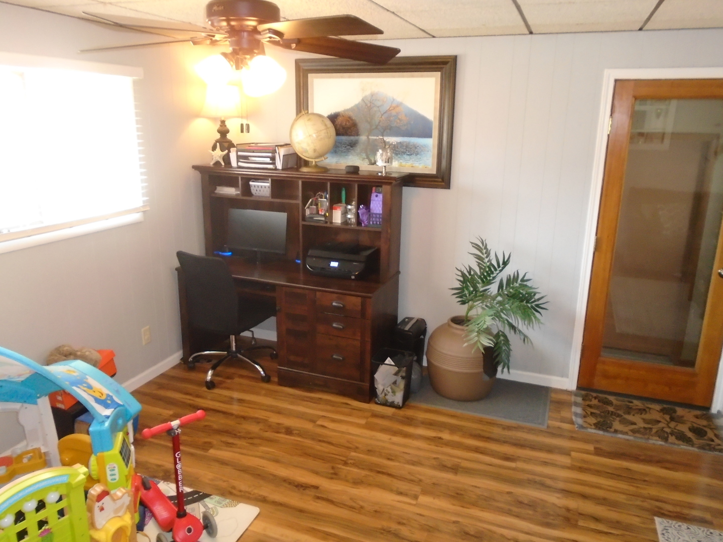 1221 7th Avenue Rochelle, IL 61068 - Photo 5 of 20 a view of a workspace with furniture