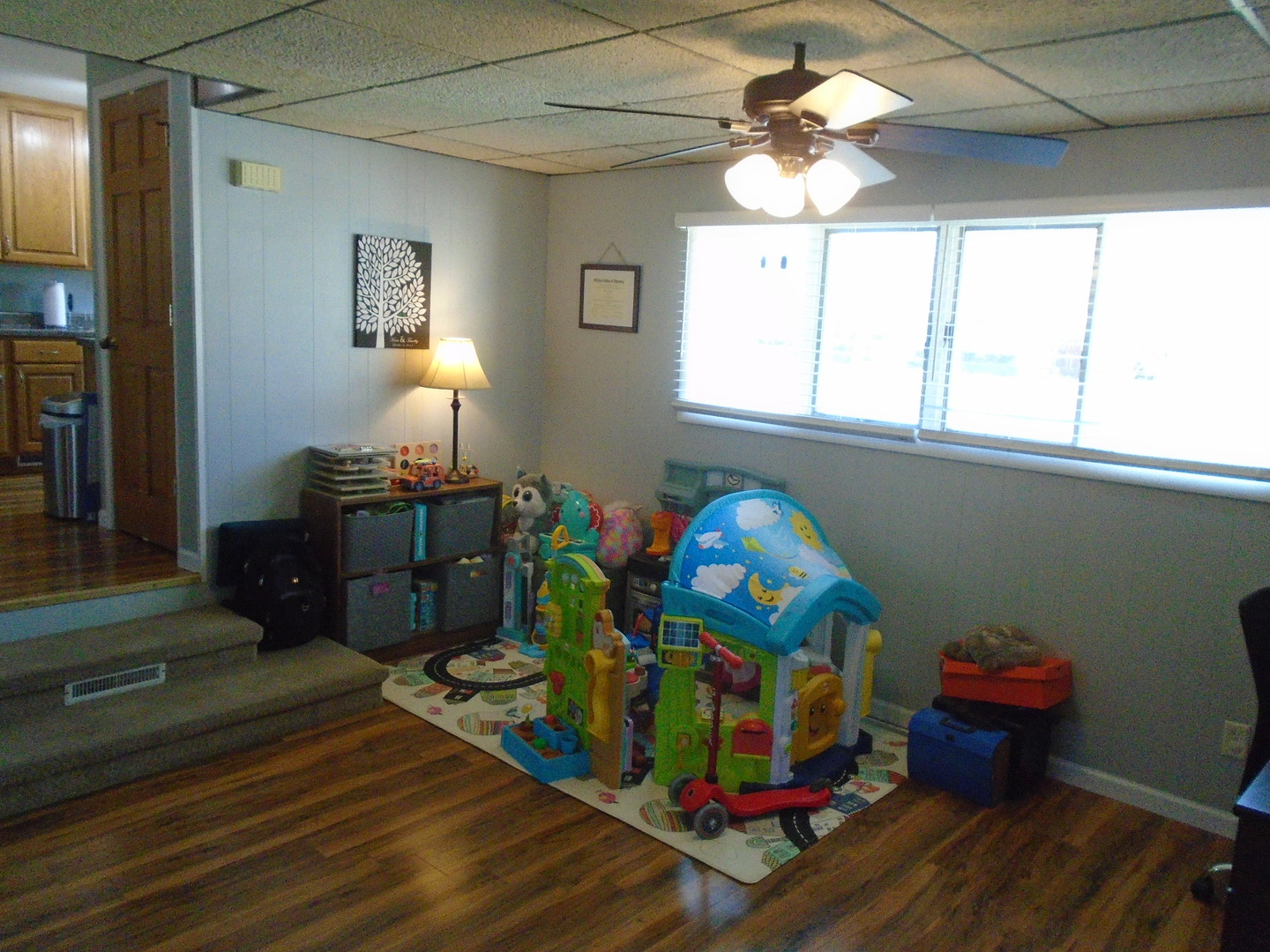 1221 7th Avenue Rochelle, IL 61068 - Photo 6 of 20 a living room with baby toys