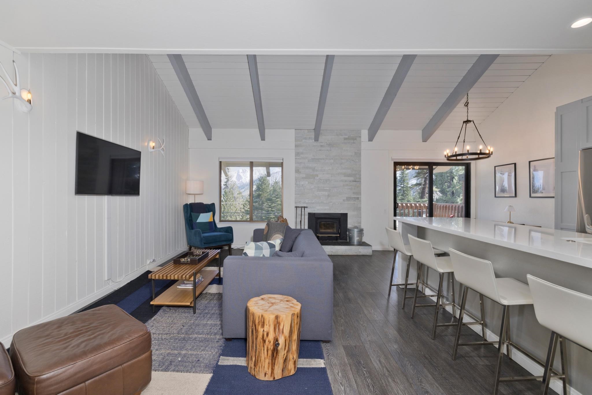 25 Lee Road, Unit 112 Mammoth Lakes, CA 93546 - Photo 2 of 38