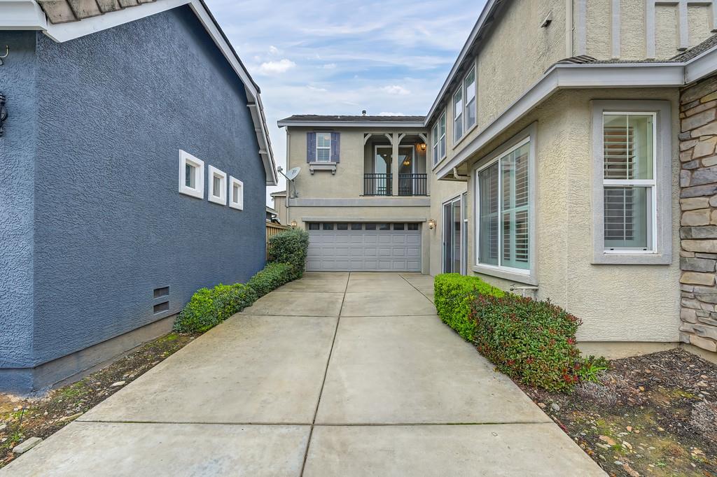 3505 Husch Way Rancho Cordova, CA 95670 - Photo 35 of 37 a front view of a house with a yard