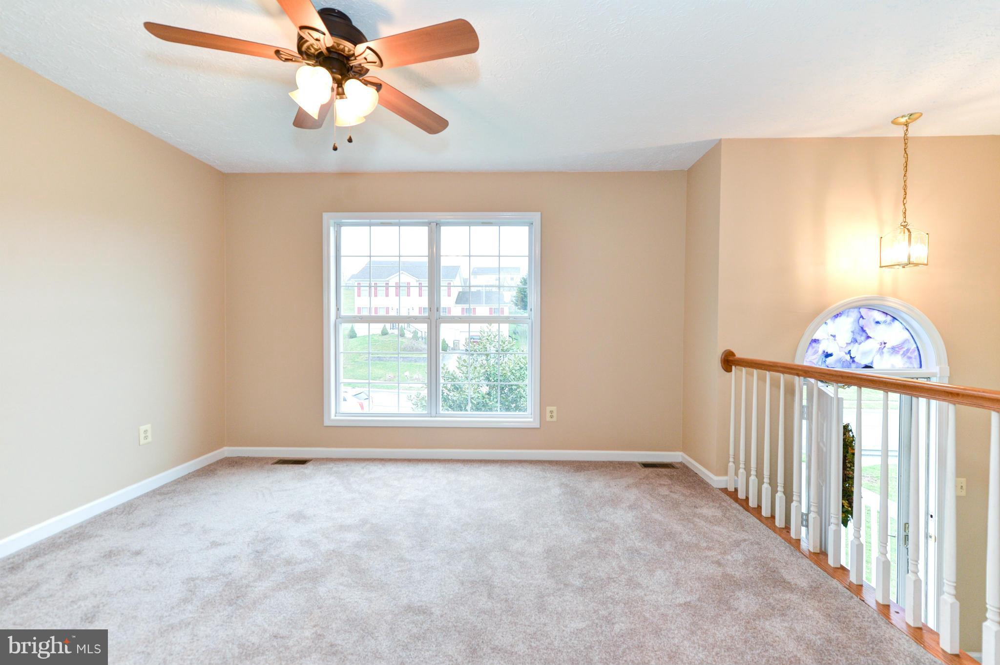 201 Mason Runn Lane Rising Sun, MD 21911 - Photo 4 of 19 SUNNY, SPACIOUS LIVING ROOM