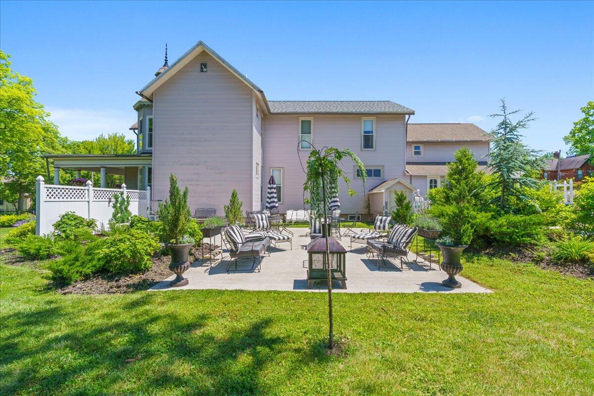 461 5th Street Manistee, MI 49660 - Photo 12 of 89 Large private backyard