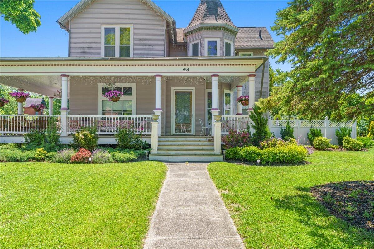 461 5th Street Manistee, MI 49660 - Photo 3 of 89 Front entrance