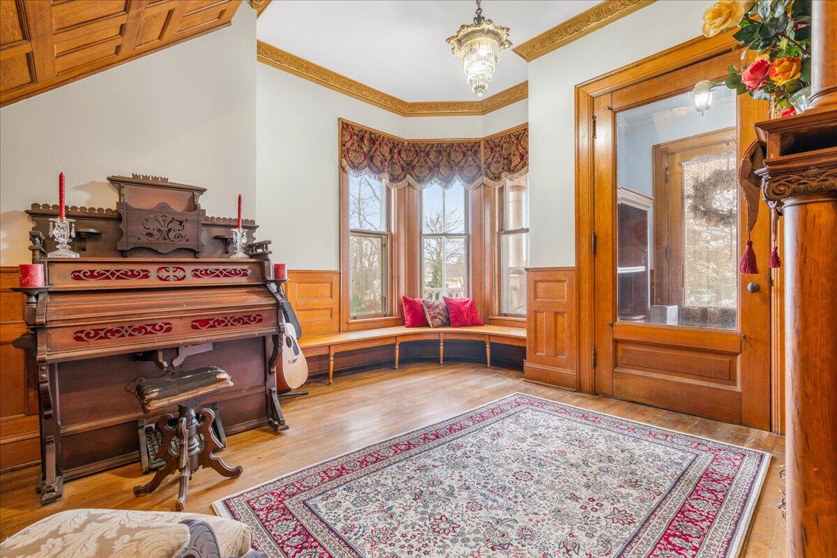 461 5th Street Manistee, MI 49660 - Photo 44 of 89 Foyer off north side entry