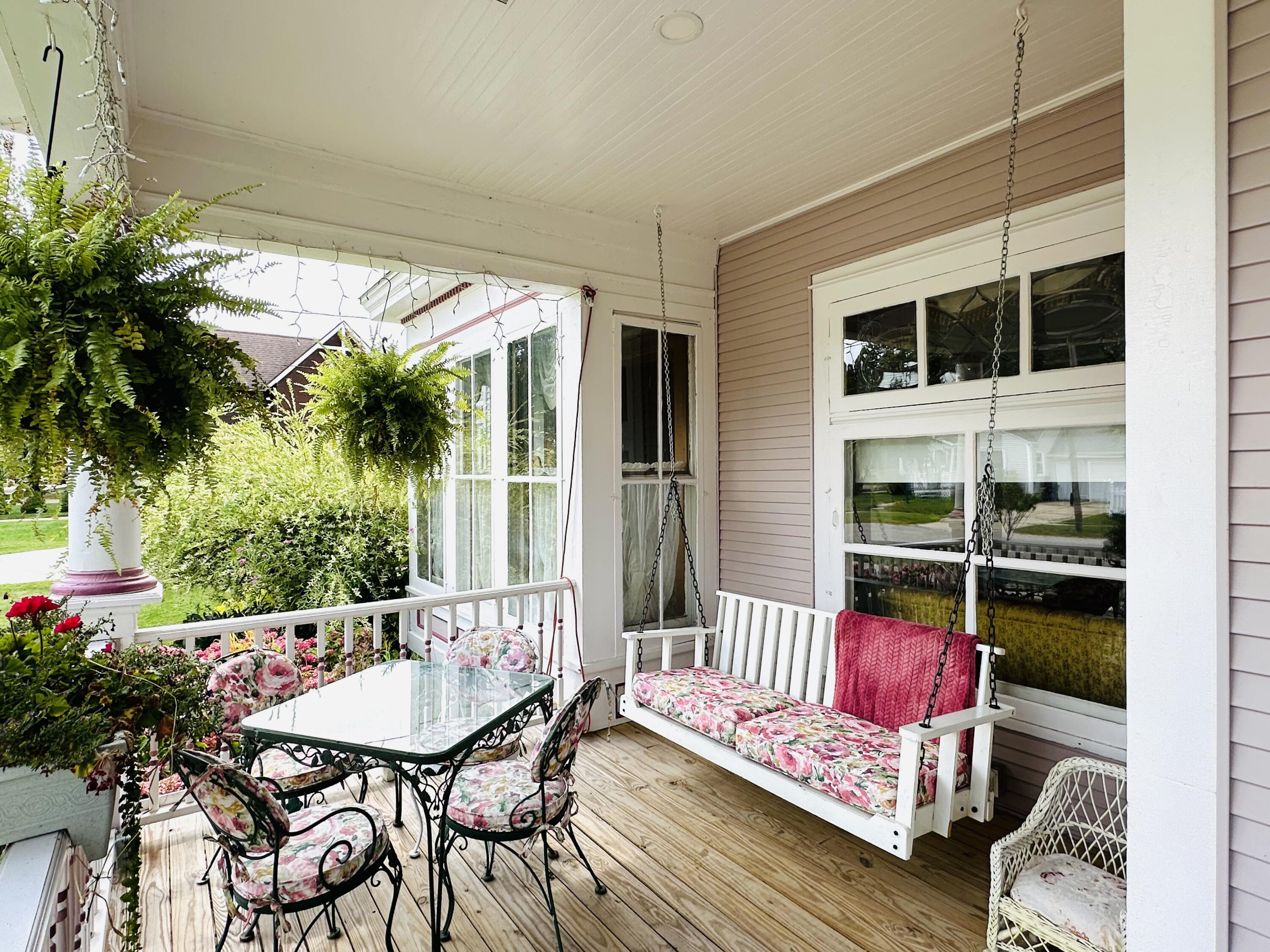 461 5th Street Manistee, MI 49660 - Photo 5 of 89 A place to relax...