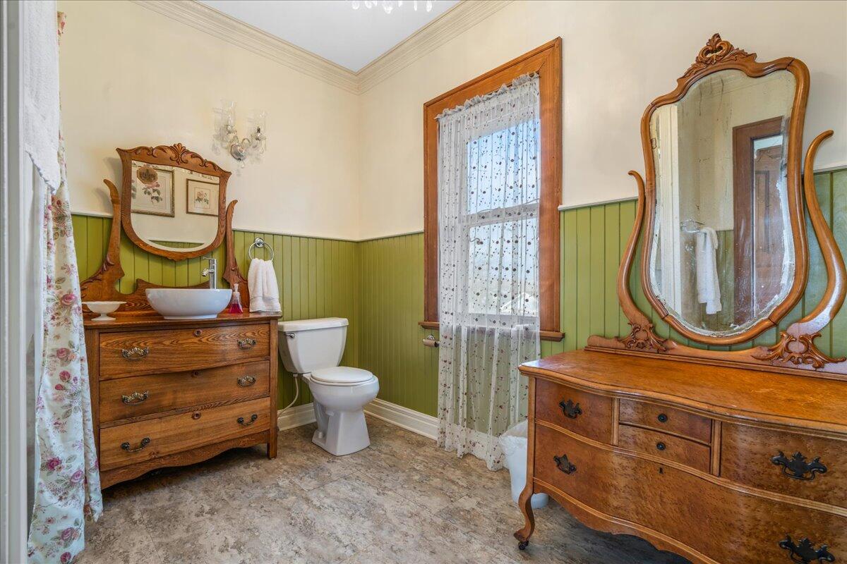 461 5th Street Manistee, MI 49660 - Photo 56 of 89 Bath for bedroom #2