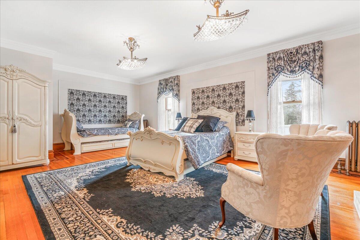 461 5th Street Manistee, MI 49660 - Photo 63 of 89 Oversized ensuite bedroom #5