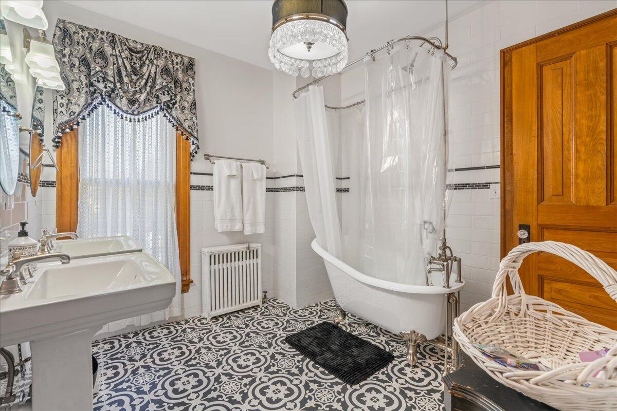 461 5th Street Manistee, MI 49660 - Photo 65 of 89 Ensuite bath for bedroom 5