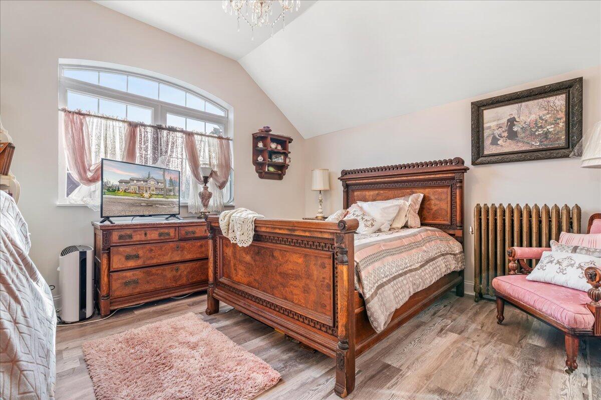 461 5th Street Manistee, MI 49660 - Photo 68 of 89 Ensuite bedroom #6