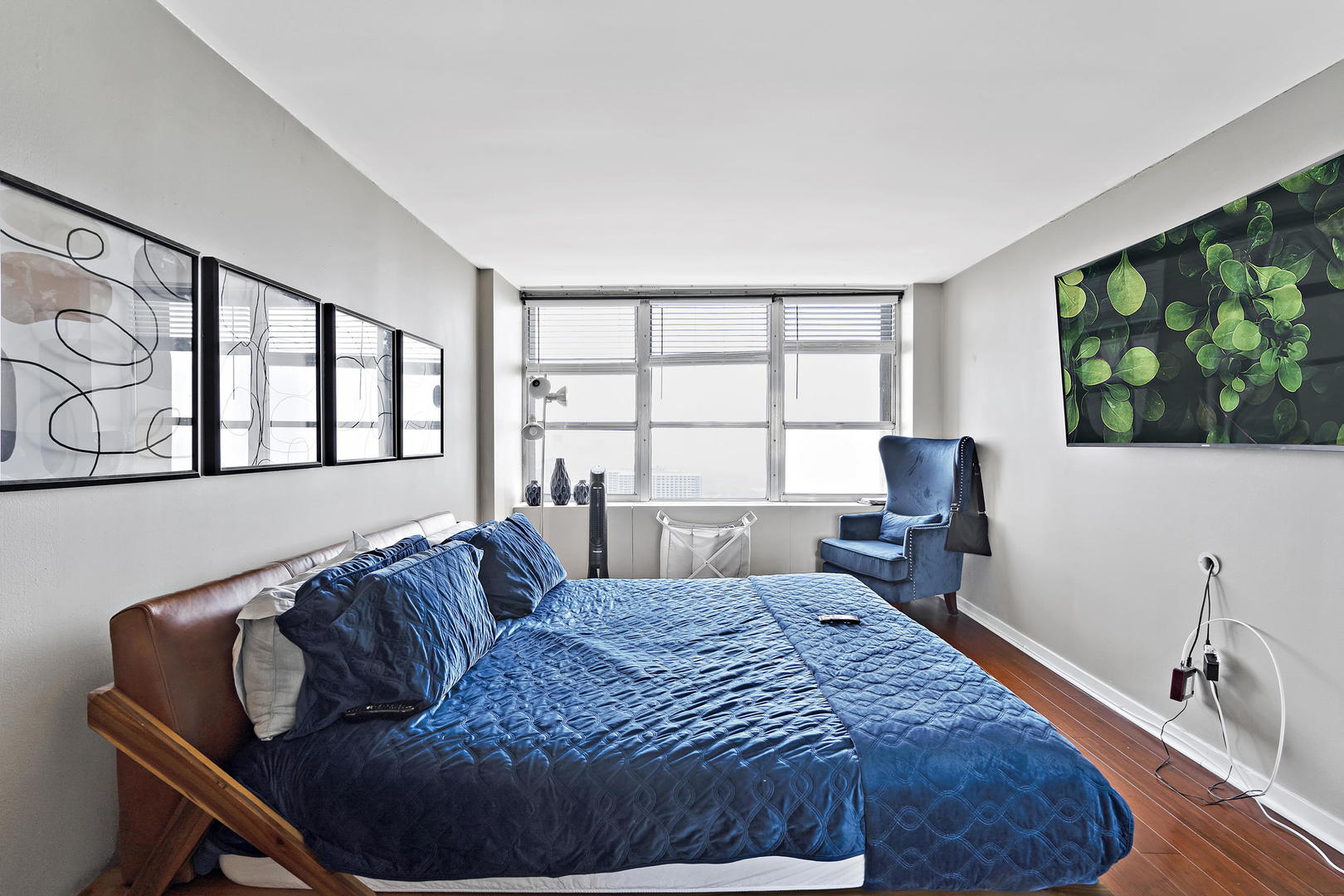 655 West Irving Park Road, Unit 4108 Chicago, IL 60613 - Photo 10 of 32 a bed room with a bed and a window