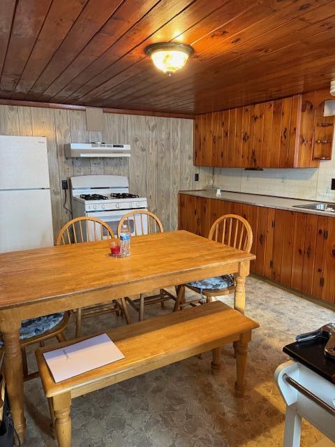 687 Gardiner Road Wiscasset, ME 04578 - Photo 6 of 34 image4