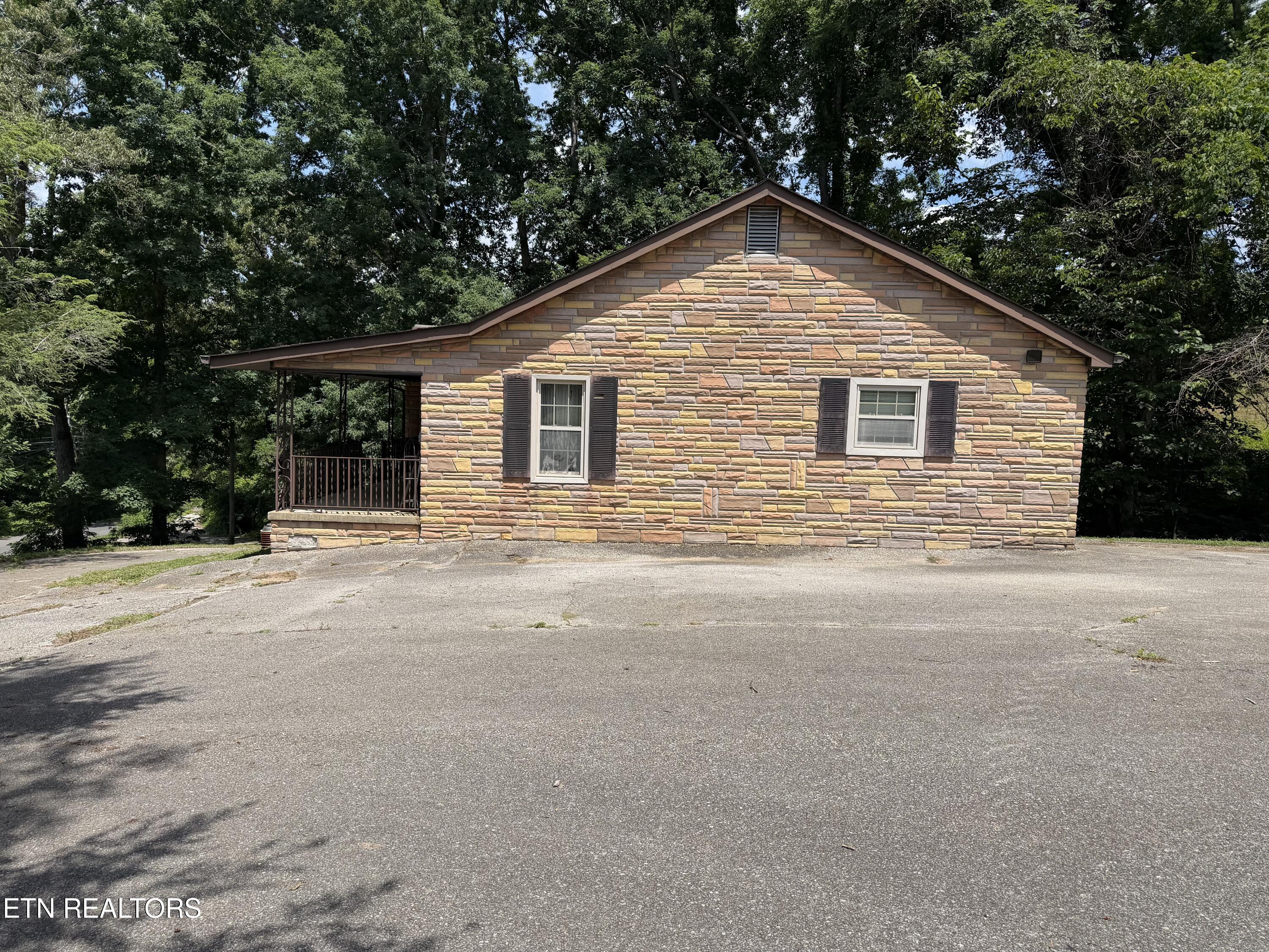 4906 Shady Road Strawberry Plains, TN 37871 - Photo 7 of 41 Right Side of House