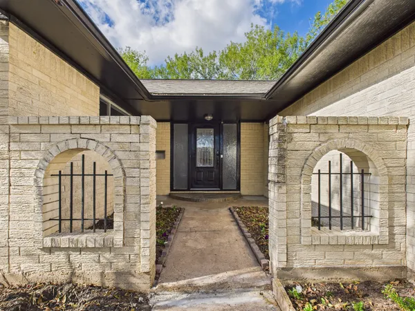 $2,100 | 10915 Sagedowne Lane, Houston, TX 77089