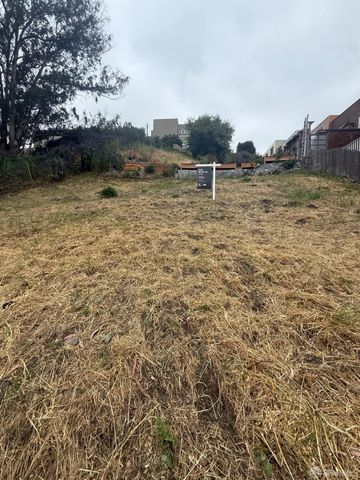 a view of a lake with houses
