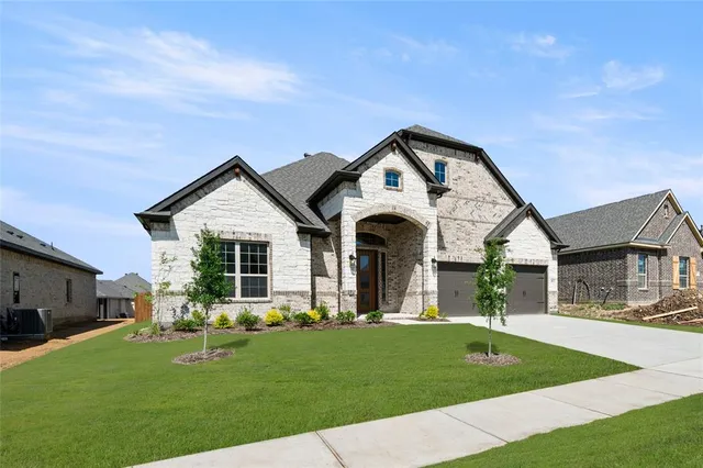 $469,900 | 413 Daybreak Drive, Waxahachie, TX 75167
