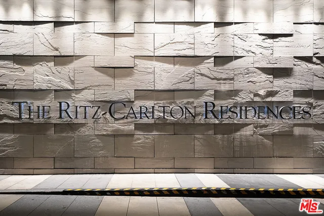 $5,695 | 900 West Olympic Boulevard, Unit 33F, Los Angeles, CA 90015