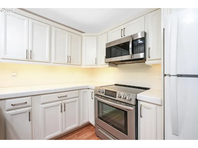 $195,000 | 167 North Hayden Bay Drive, Portland, OR 97217