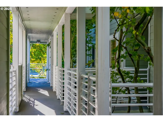 $195,000 | 167 North Hayden Bay Drive, Portland, OR 97217