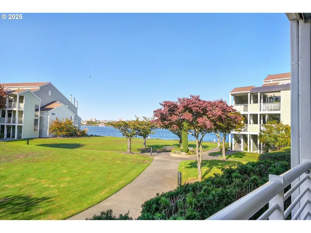 $195,000 | 167 North Hayden Bay Drive, Portland, OR 97217