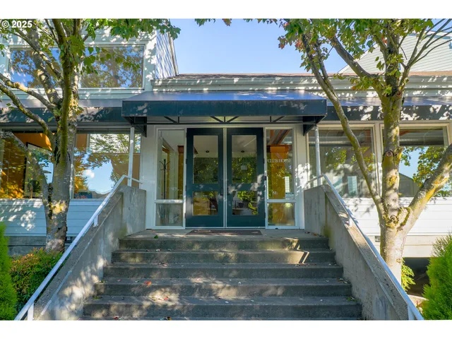 $195,000 | 167 North Hayden Bay Drive, Portland, OR 97217