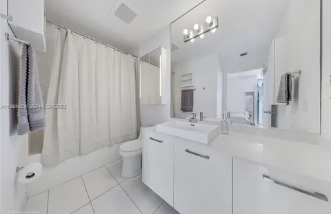 $2,700 | 151 Southeast 1st Street, Unit 1706, Miami, FL 33131