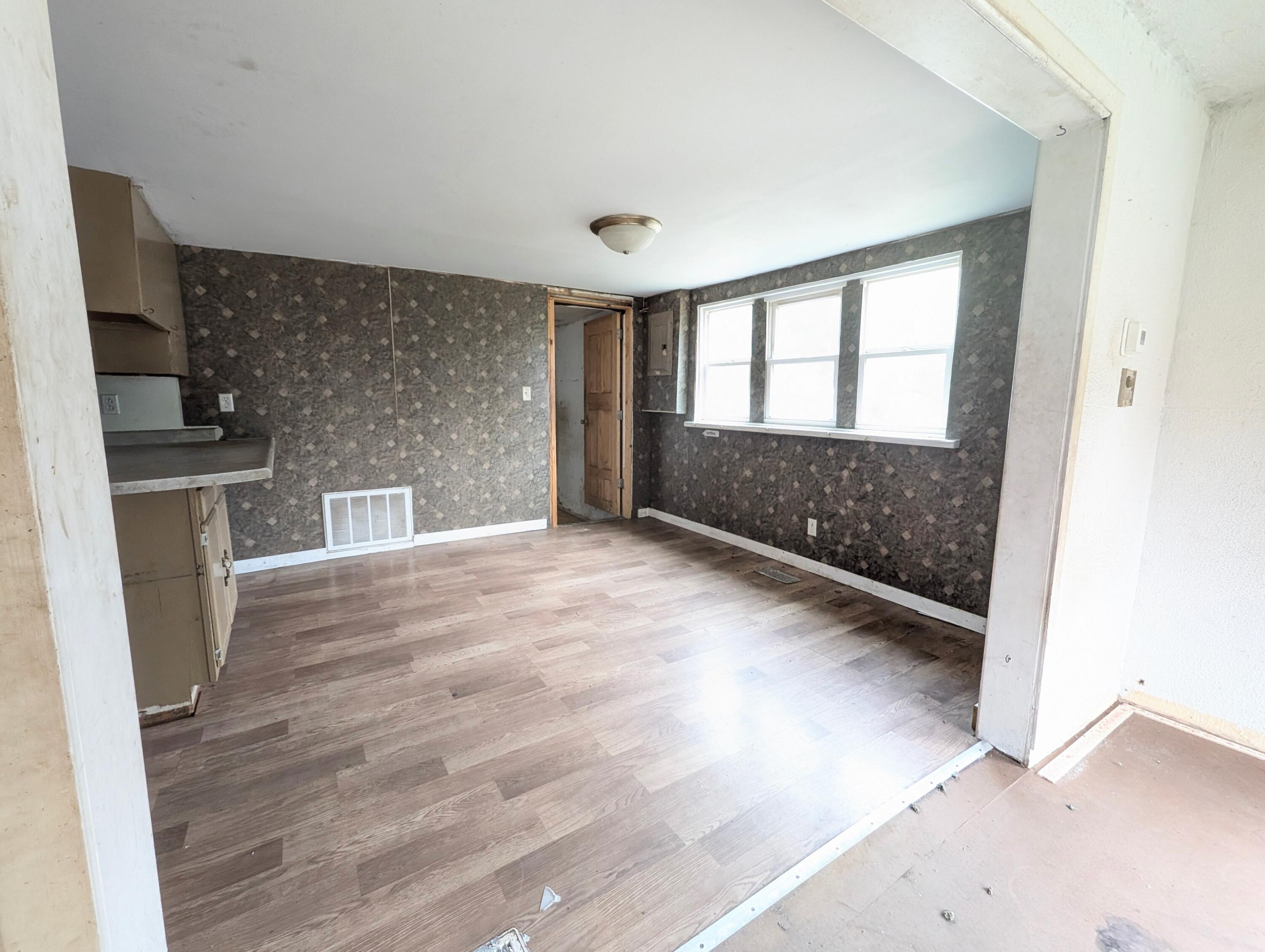 51270 92nd Avenue Decatur, MI 49045 - Photo 9 of 22 Eating Area