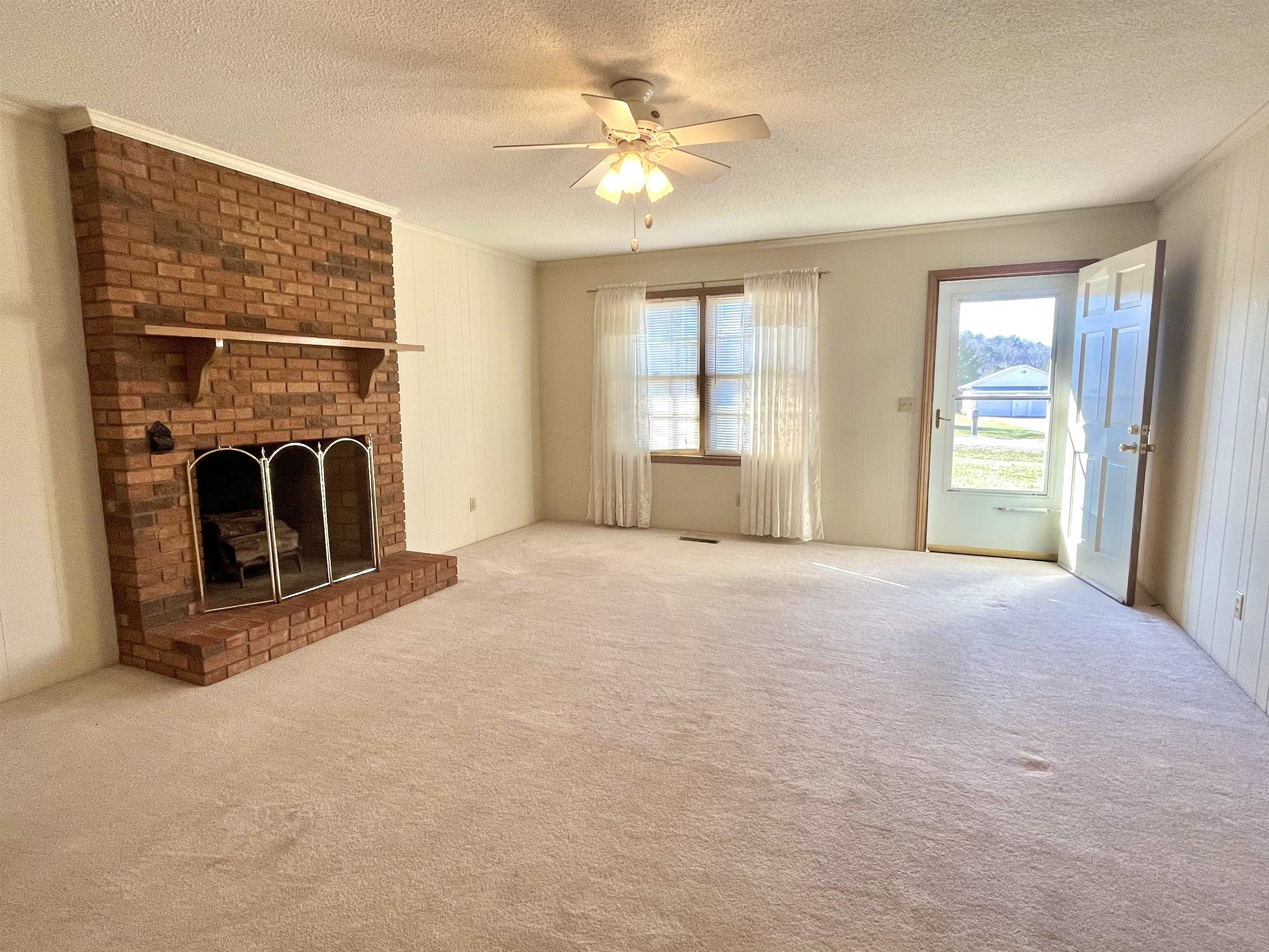 103 East Bridges Street Landrum, SC 29356 - Photo 3 of 18