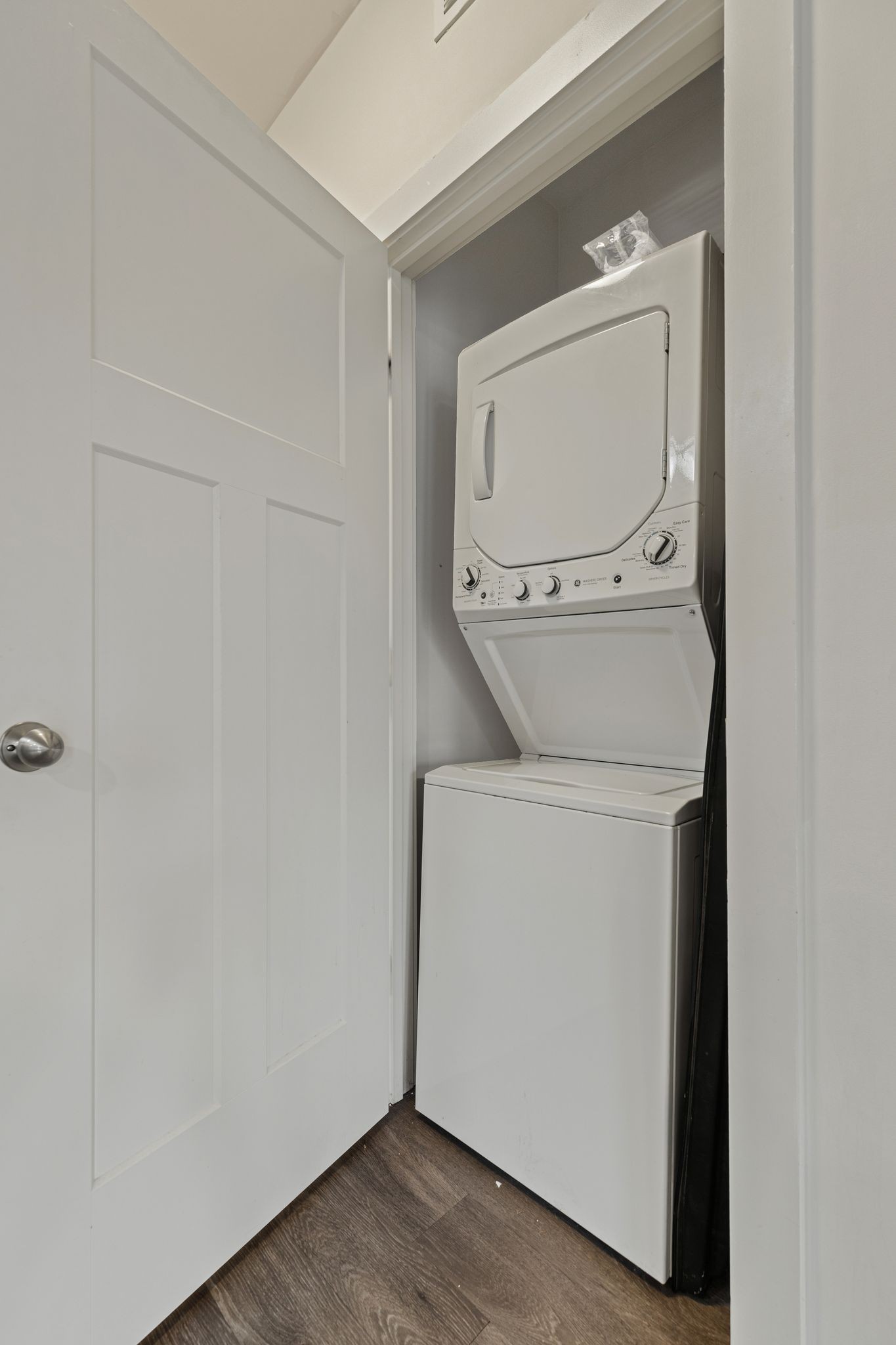 410 Rosedale Avenue, Unit 302 Nashville, TN 37211 - Photo 6 of 13 a utility room with dryer and washer