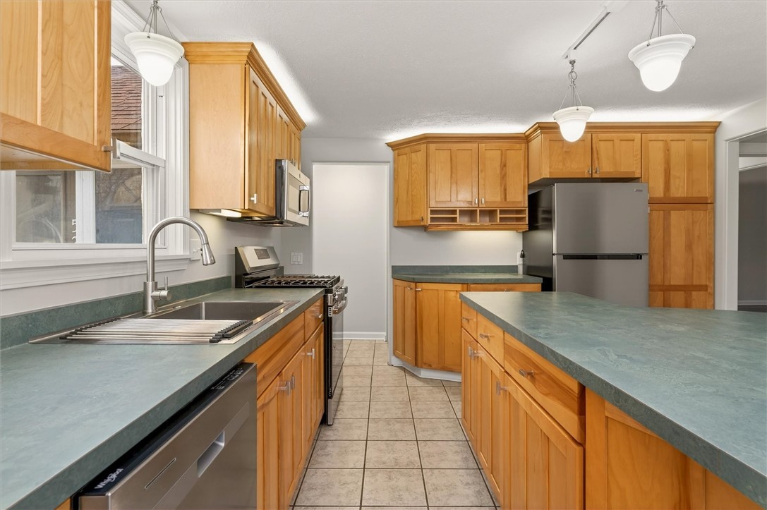 522 Latta Road Greece, NY 14612 - Photo 12 of 33