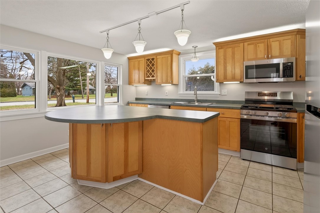 522 Latta Road Greece, NY 14612 - Photo 8 of 33