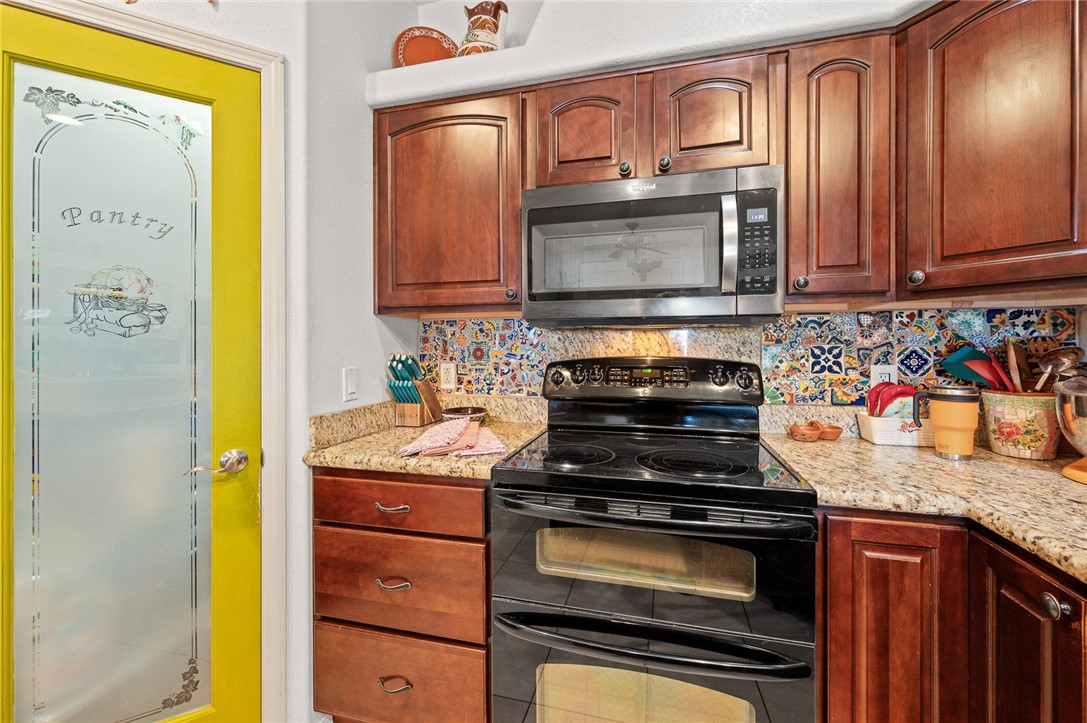 14105 Cactus Road Yucca, AZ 86438 - Photo 15 of 47 Kitchen