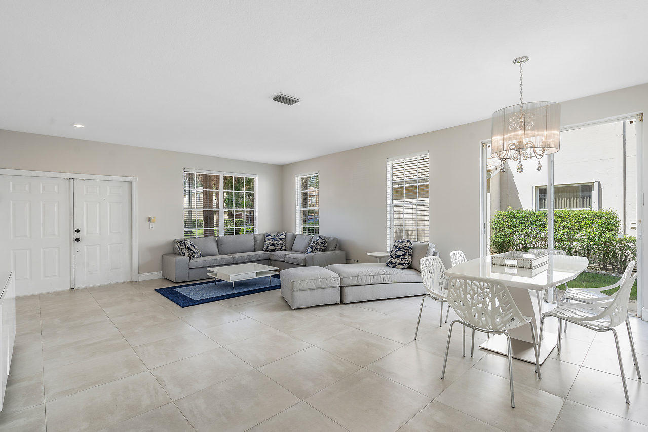 19681 Black Olive Lane Boca Raton, FL 33498 - Photo 4 of 47 007-19681BlackOliveLn-BocaRaton-FL-small