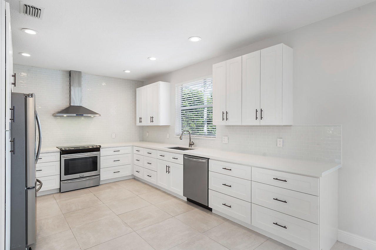 19681 Black Olive Lane Boca Raton, FL 33498 - Photo 7 of 47 006-19681BlackOliveLn-BocaRaton-FL-small