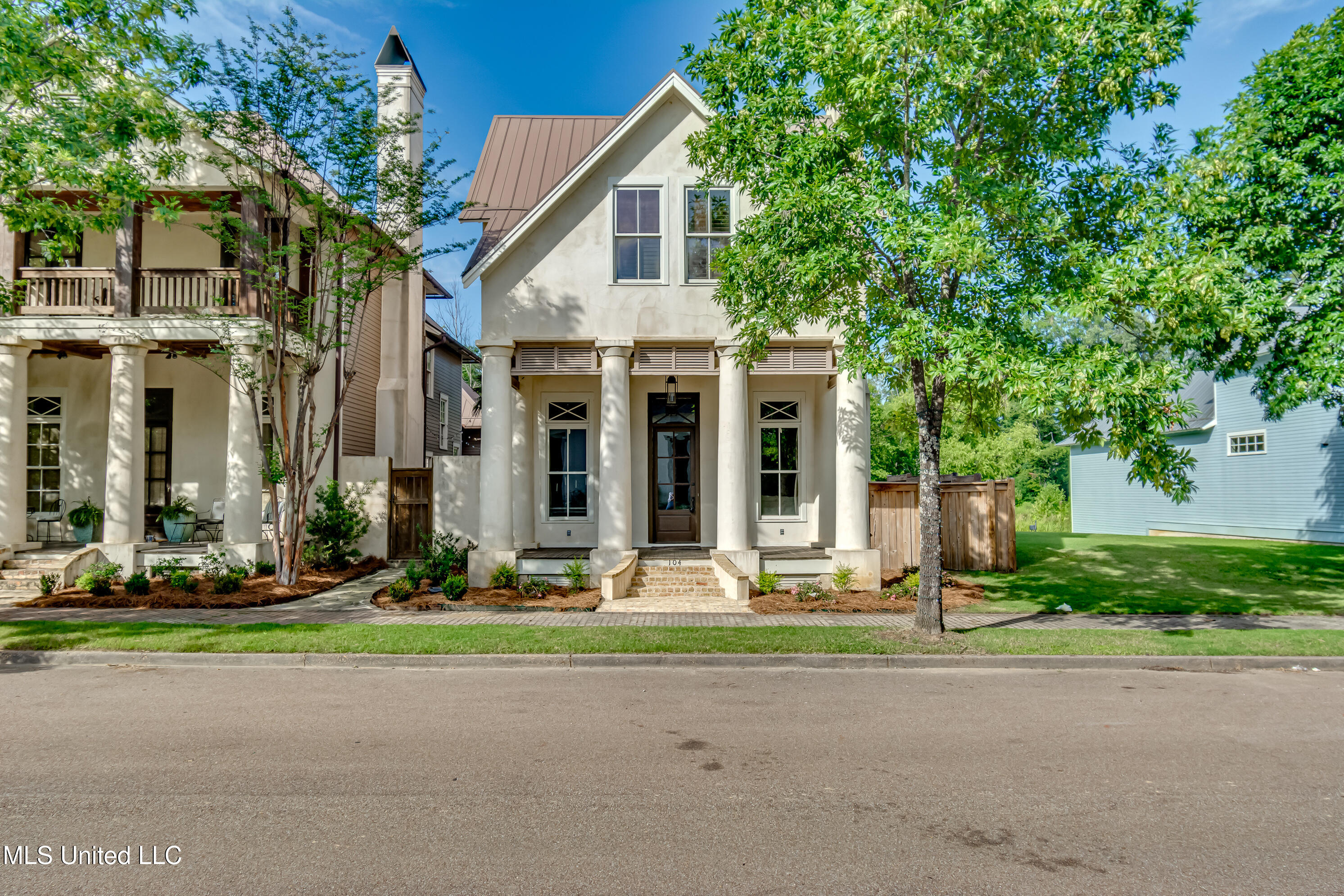 104 LeSalle St ext-2