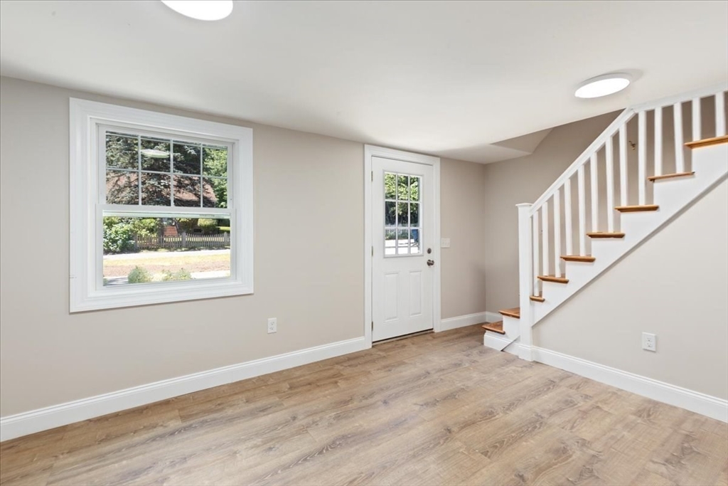 10 Fernglade Road Burlington, MA 01803 - Photo 4 of 37 Gallery Image 4