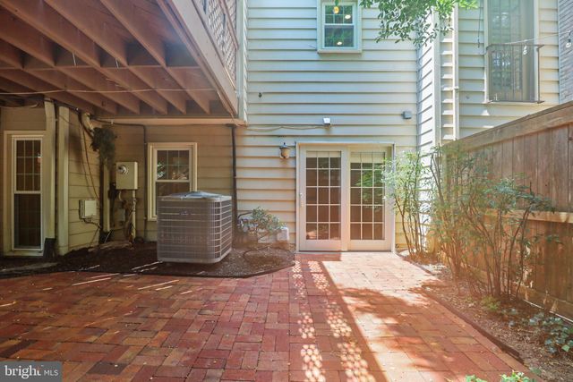 $1,065,000 | 1569 McLean Commons Court, McLean, VA 22101