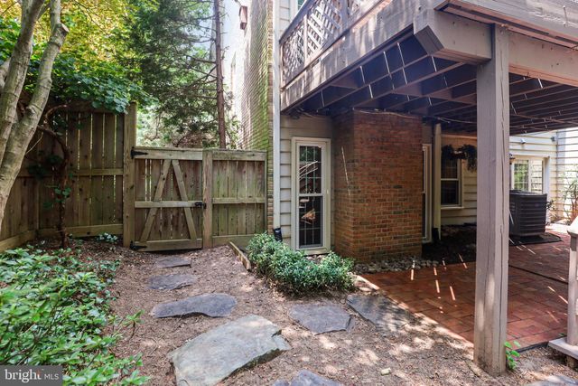 $1,065,000 | 1569 McLean Commons Court, McLean, VA 22101