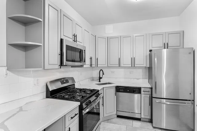 $1,325 | 1521 West Sherwin Avenue, Unit 105, Chicago, IL 60626