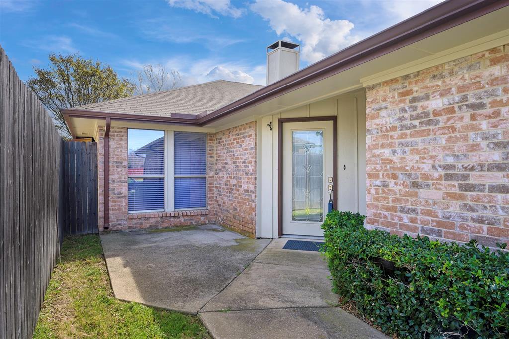 6512 Mc Cormick Ranch Court Plano, TX 75023 - Photo 4 of 29 a front view of a house with a porch