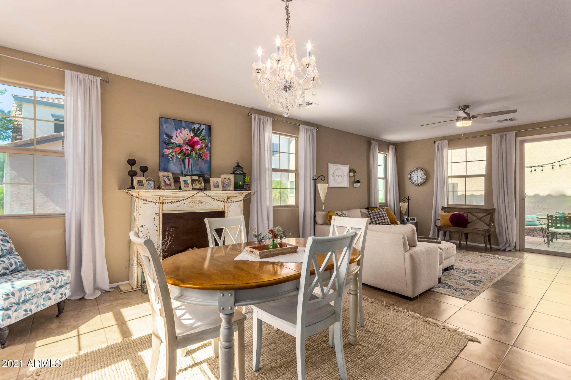 545 North Ranger Trail Gilbert, AZ 85234 - Photo 2 of 39 Dining