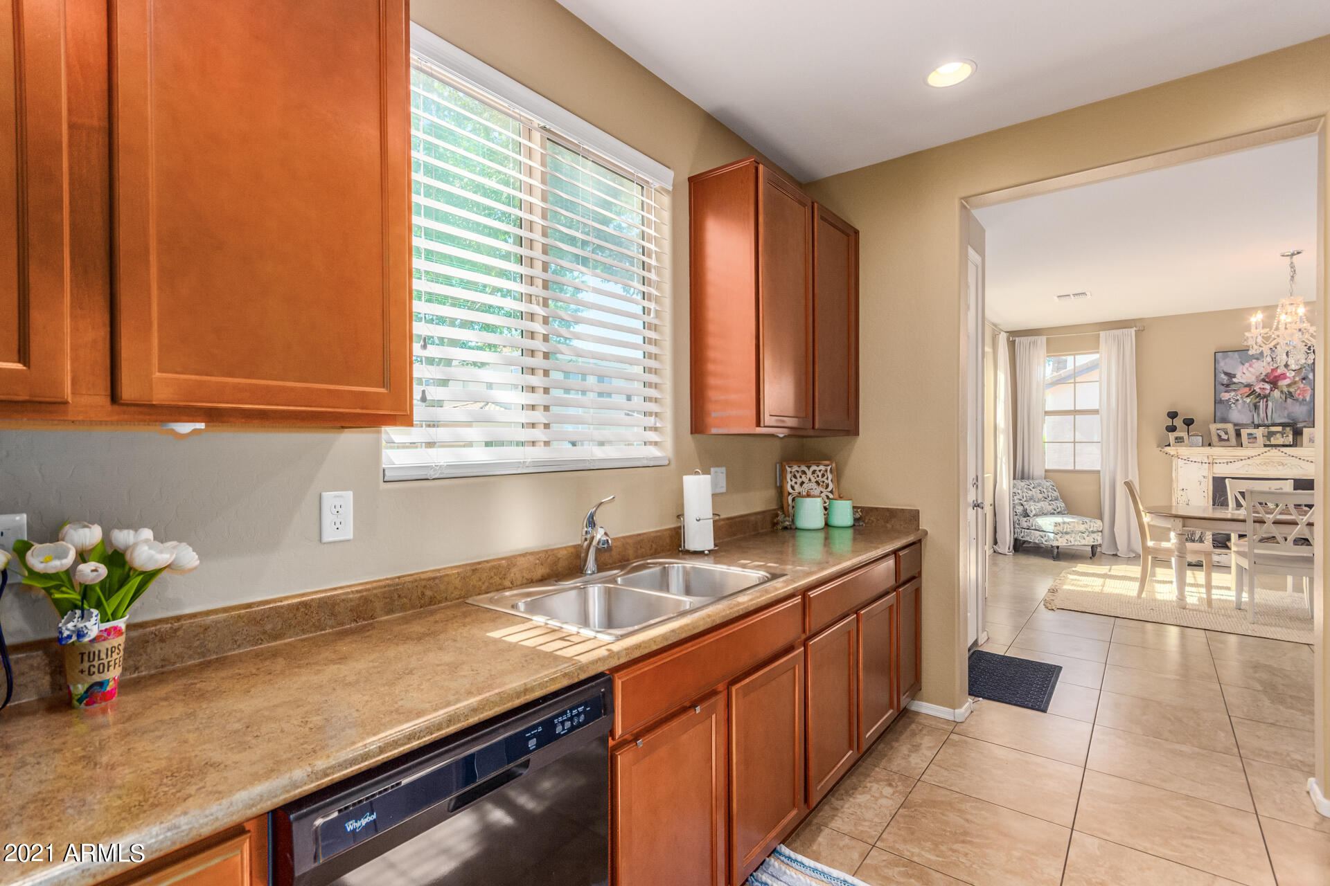 545 North Ranger Trail Gilbert, AZ 85234 - Photo 7 of 39 Kitchen
