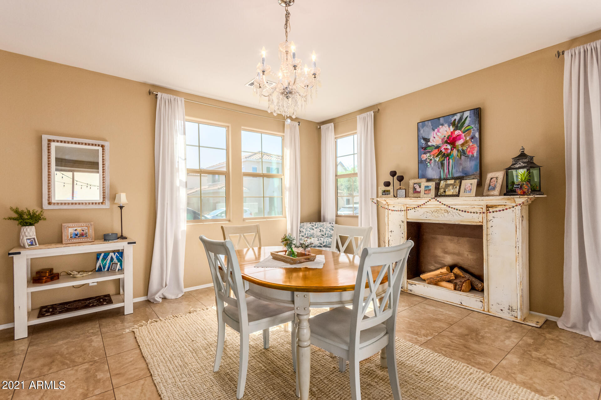 545 North Ranger Trail Gilbert, AZ 85234 - Photo 8 of 39 Dining