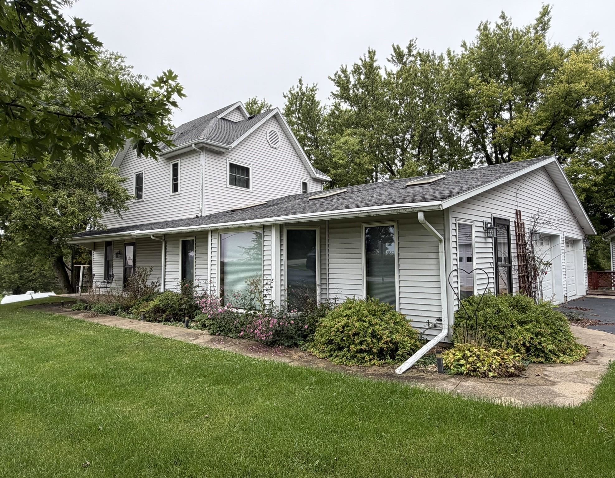 2472 West Red Oak Road Freeport, IL 61032 - Photo 1 of 54 Gallery Image 1