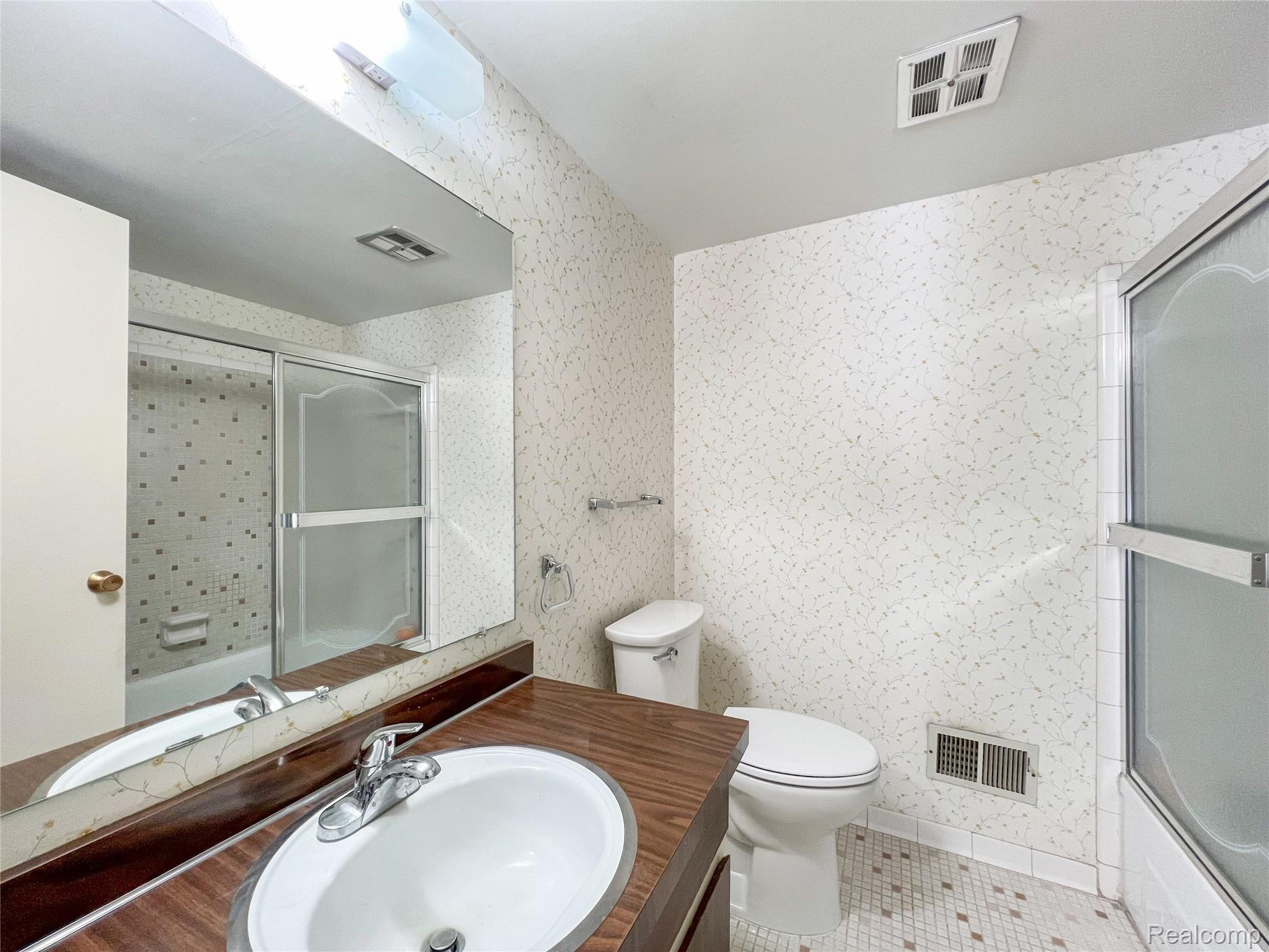 29257 Hayes Road, Unit 80 Warren, MI 48088 - Photo 14 of 25 IMG_0770.jpg