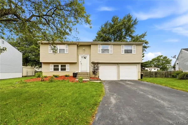 $259,900 | 7090 Academy Lane, Lockport Town, NY 14094