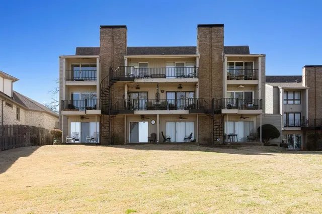 $375,000 | 388 Driftwood Court, Unit 3, Azle, TX 76020