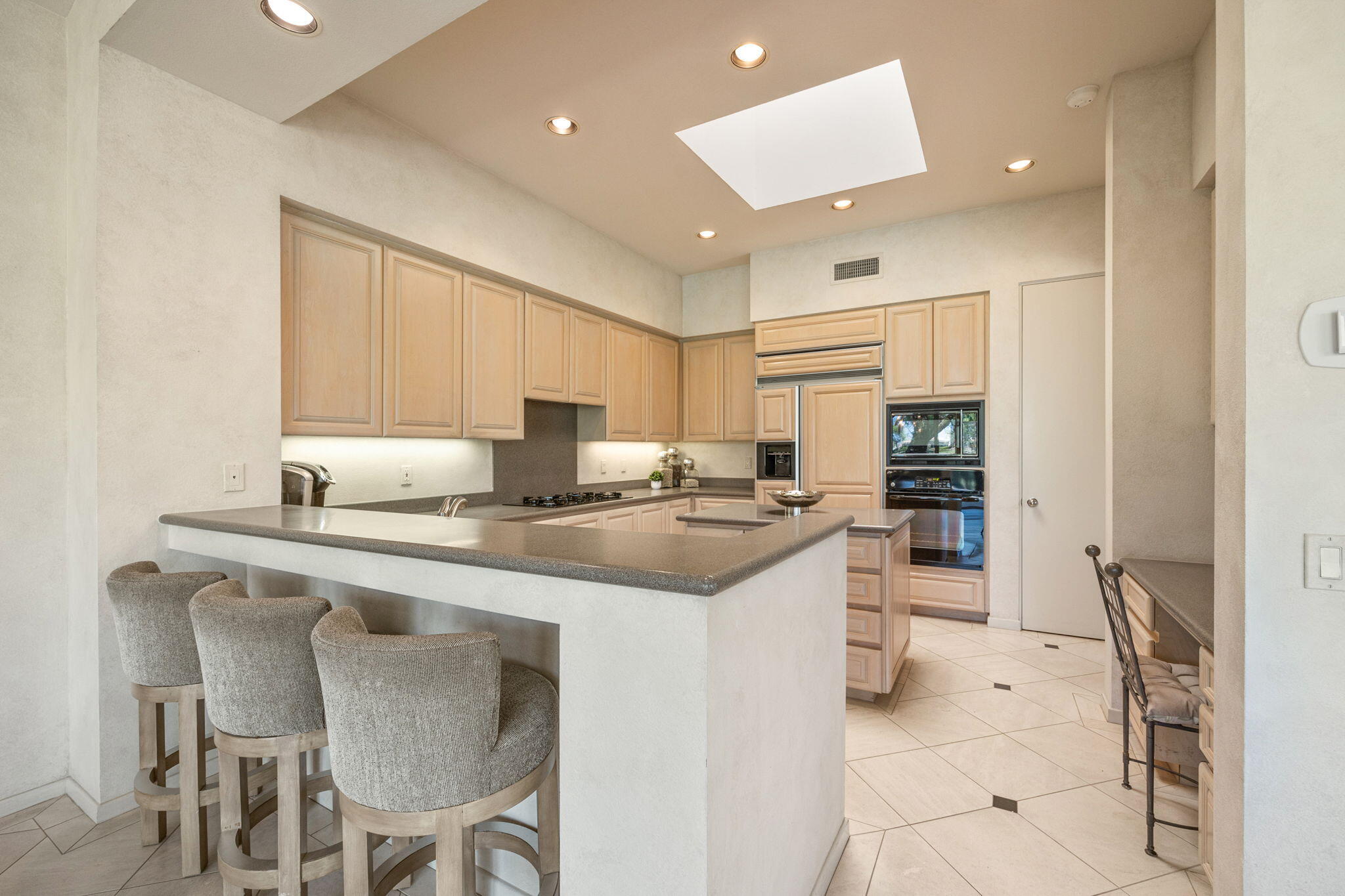 261 Eagle Dance Circle Palm Desert, CA 92211 - Photo 20 of 60 32-web-or-mls-8M4A0235